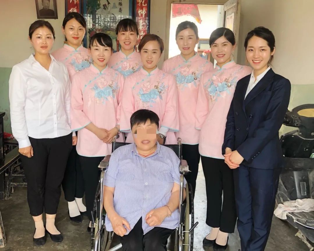 助殘日里船娘們包的餃子，溫暖了她的心